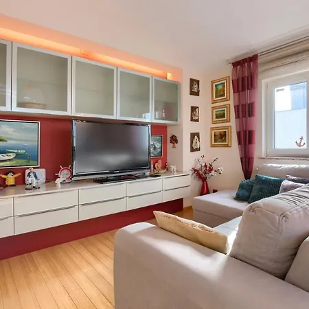 Apartman Tomisha *