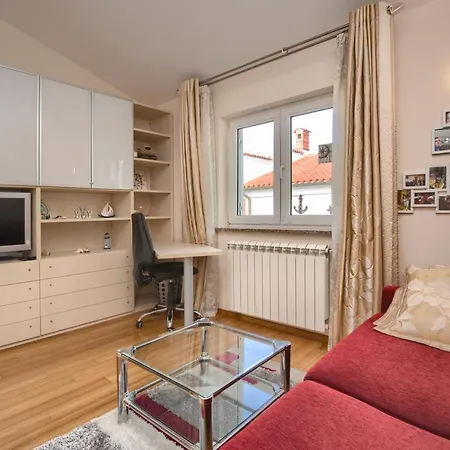 Tomisha Apartment