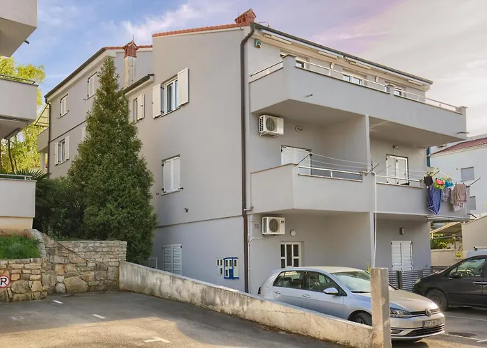 Tomisha * Pjescana Uvala